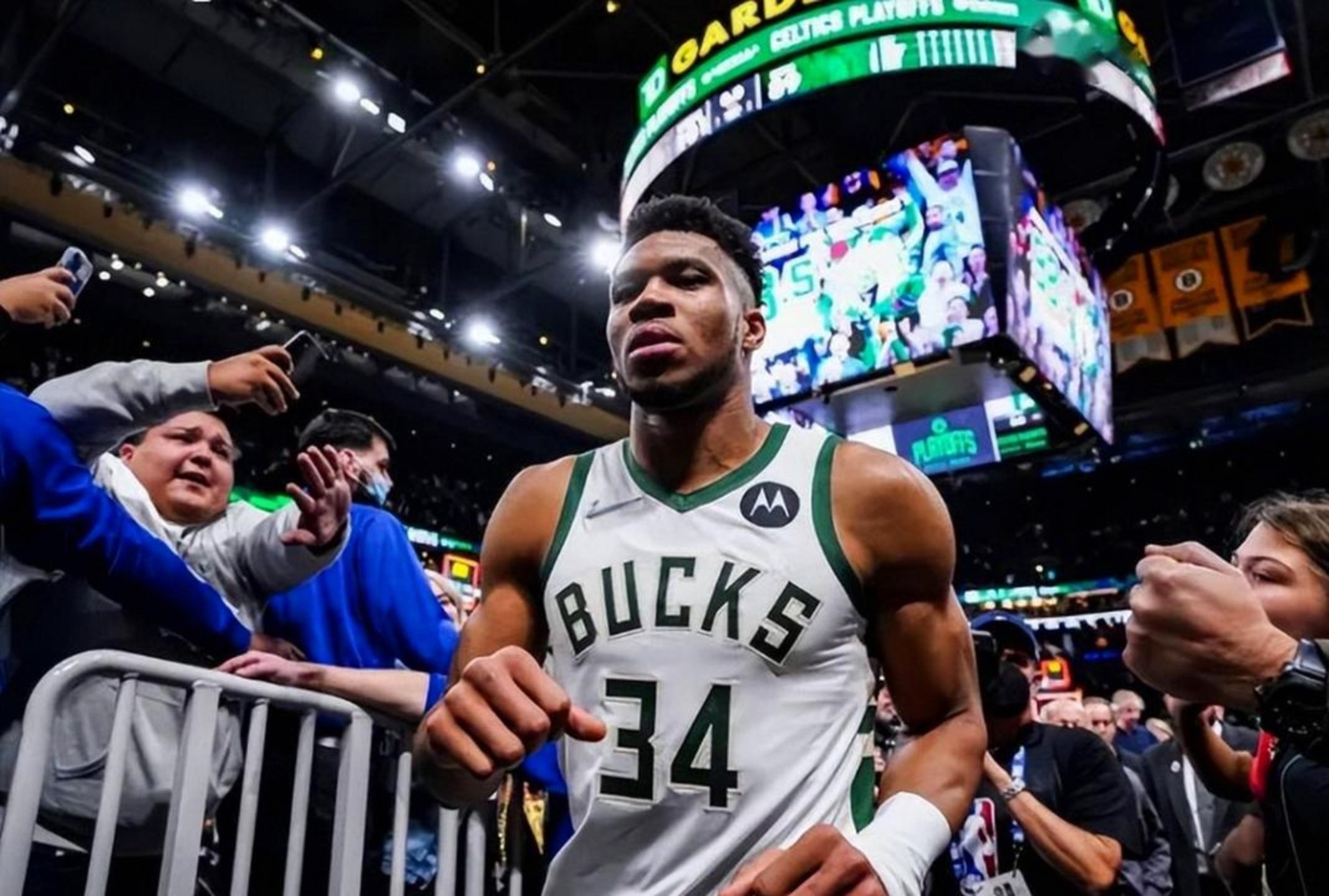 包含里程碑夜！密尔沃基雄鹿止住颓势；NBA常规赛窗口期刷纪录；态度坚定；赛季目标并未改变的词条